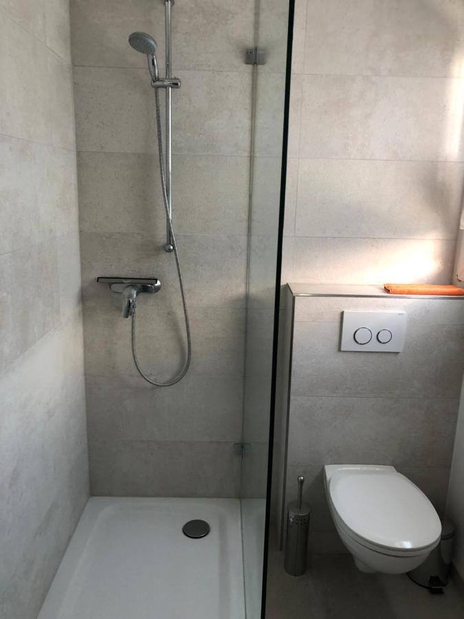 Bel Art Etage Mit Grossem Parkplatz Lägenhet Haan Exteriör bild